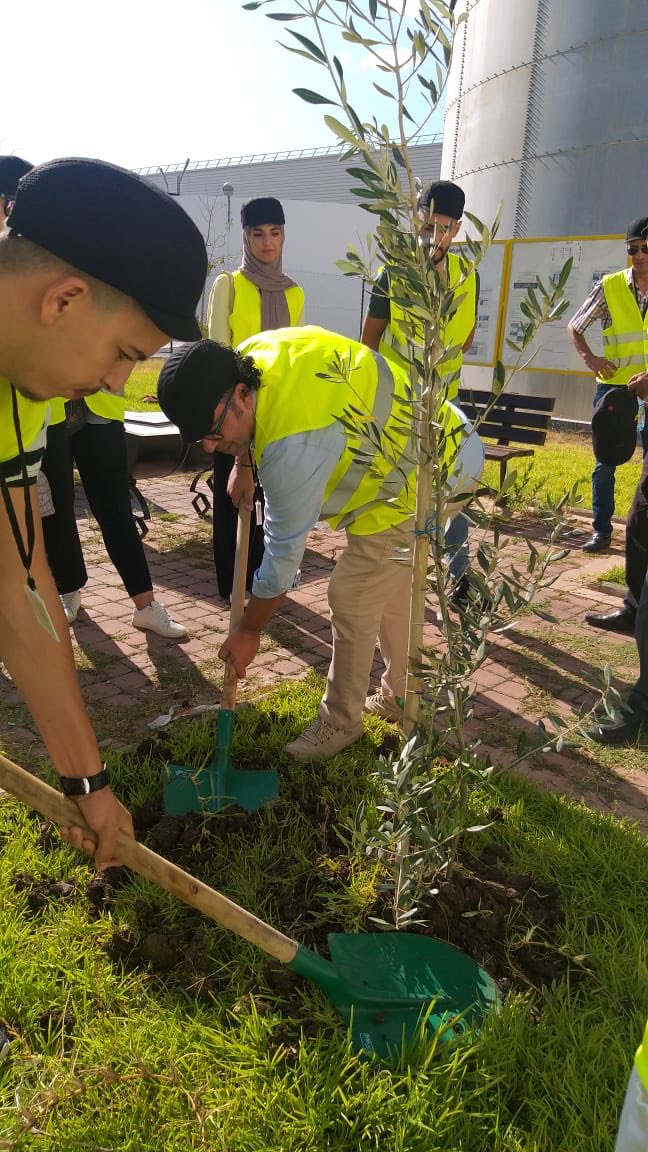 AMED_JDD's tweet photo. 2/2 La visite a été couronnée par la plantation d’un arbre symbolique de partenariat durable ! 
Un grand Merci à l’équipe Environnement et à l’équipe Communication pour leur magnifique accueil et disponibilité. 
#AMED #EconomieCirculaire  @renaultmaroc https://t.co/83G3VbiBYF