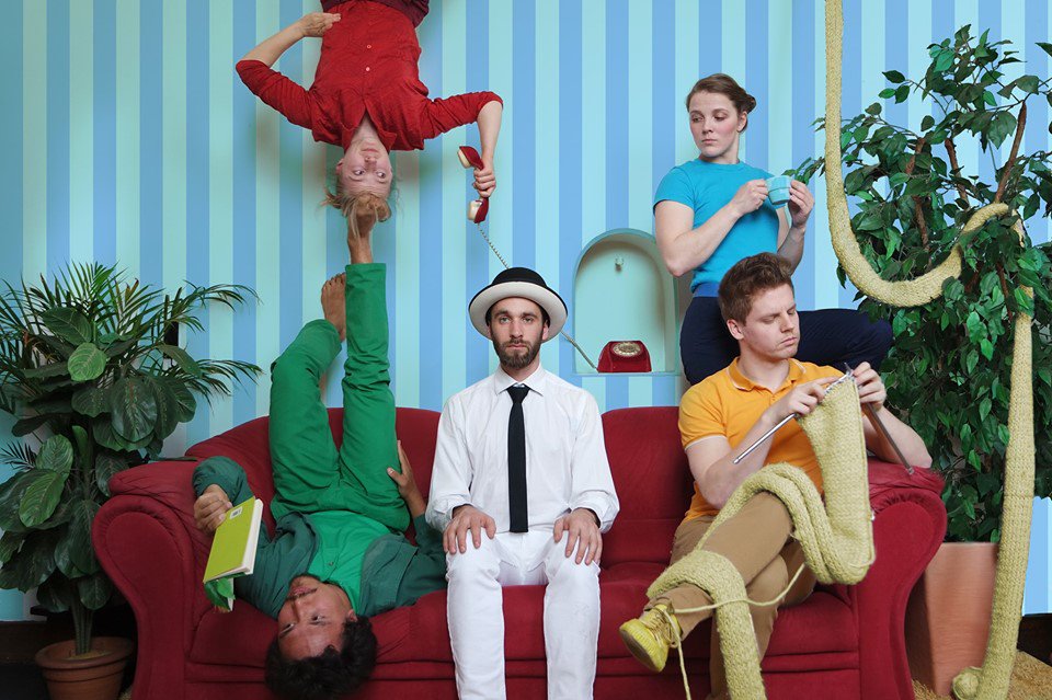 ClubLourdes_'s tweet photo. HERFSTVAKANTIETIP!!

Reis mee door de wilde wereld van the monkey puppets. 🙉🐵🐒 Een vrolijk, absurde familievoorstelling goed gevuld met verrassingen en spectaculaire circustricks. 🤡

https://t.co/r7swg2TaQx

@ZStrandtheater @muzeeschevening  #herfstvakantie #denhaag https://t.co/DxTJsCz3X0