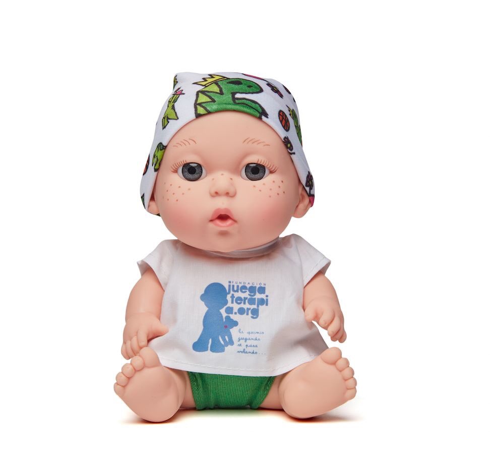 ¿Cómo es de bonito nuestro nuevo pequeño pelón?
En su pañuelo, Sara Carbonero ha elegido la fuerza de estos molones dinosaurios para transmitirnos toda la fuerza que ella tiene 🦕 juegaterapia.org/tienda/product…  💙 
#JuegaterapiaInvestigacion
#BabyPelonesJT
#LaColeccionMasBonitaDelMundo