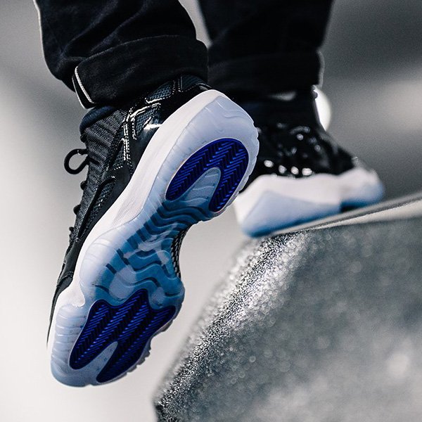 KicksDeals's tweet photo. 👀 Nice sizes for the "Space Jam" Air Jordan 11 Retro Low IE are available for 25% OFF retail at $127.50 + FREE domestic US shipping!

BUY HERE -> https://t.co/2Cu0wSA4Mw (promotion - use code FALL25) https://t.co/HgALwAKvby