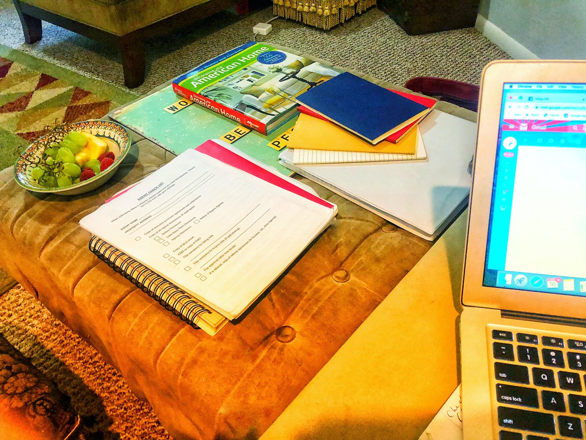 TreeTownHomes's tweet photo. #HappyMonday
Monday Morning Desk!! https://t.co/gi2gnCHyua