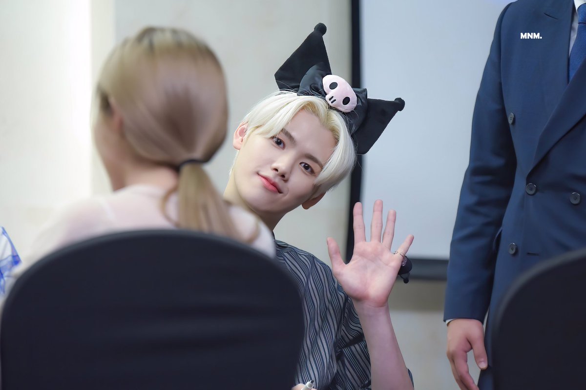 20020917net's tweet photo. 좋 아 해 (*•̀ᴗ•́*)و ̑̑

#경축_민희왕자님_탄신일
#HappyPrinceMhDay https://t.co/VtiOmgpVGe