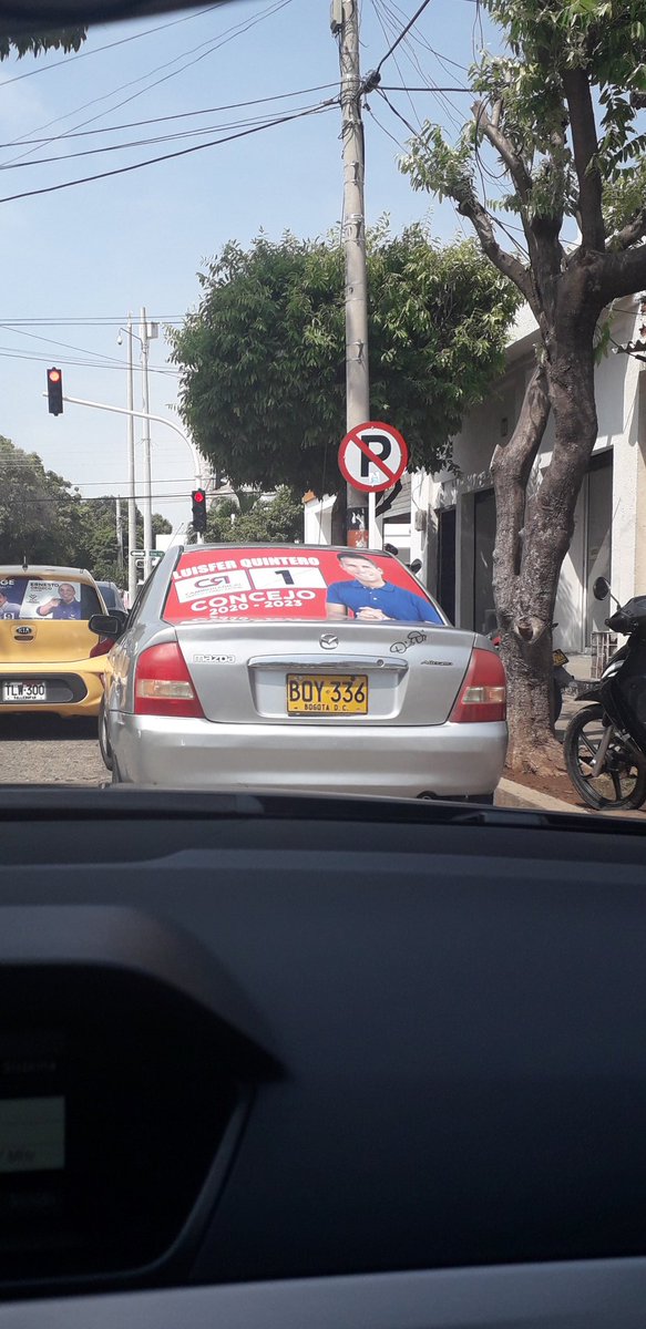 Quieren orden y parquear donde les da la gana <a href="/RadioGuatapuri/">Radio Guatapurí</a> <a href="/RPTNoticias/">RPT Noticias</a>