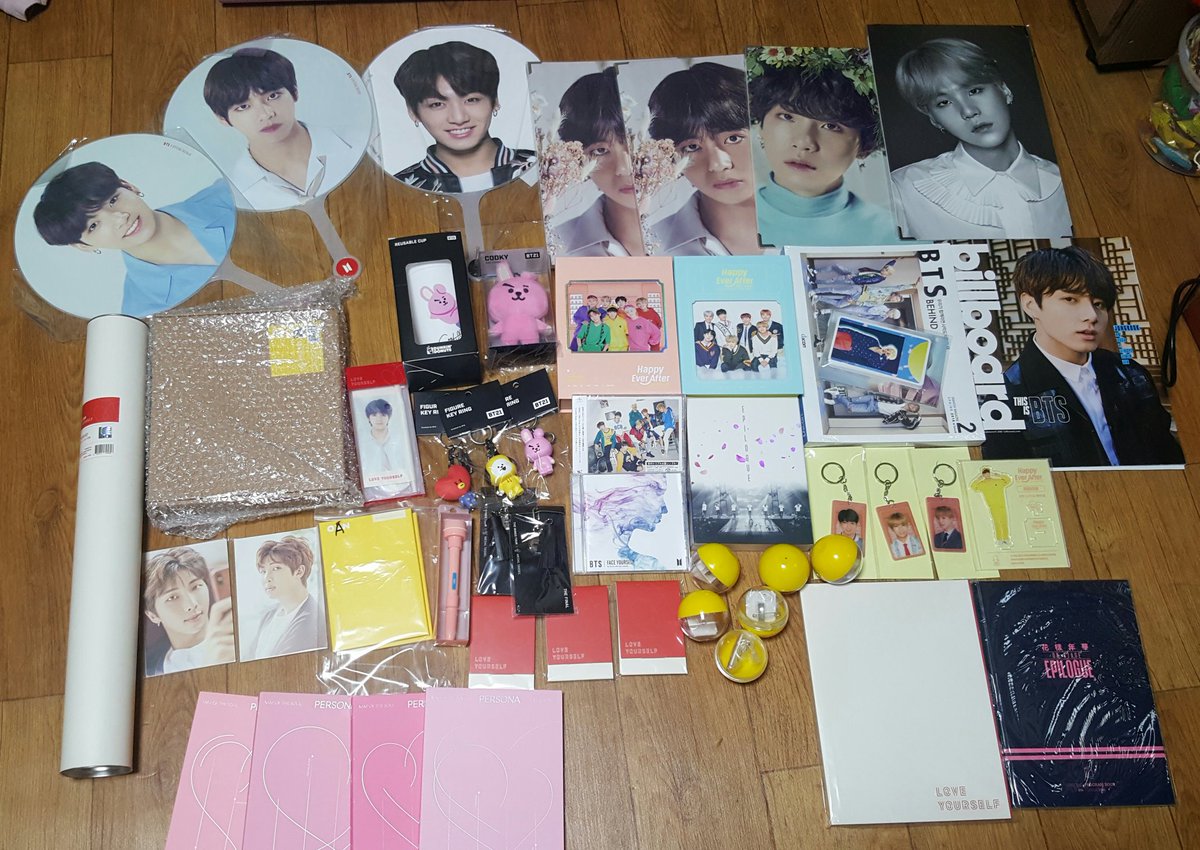 buy_transaction's tweet photo. 방탄굿즈양도합다💕
#오늘굿즈 #럽셀콘굿즈 #머스터굿즈 #윙파콘굿즈 #btsbvb #이미지피켓 #프포 #아크릴시계 #포스터 #인화사진 #bts굿즈 #bt21굿즈 #렌티큘러키링 #럽셀콘포카 #오늘엽서 #정국피켓 #태형피켓 #태형프포 #윤기프포 #오늘인화사진 #방탄소년단굿즈 #bts굿즈 #btsgoods #럽셀포스터 https://t.co/FbNkxHlS6V