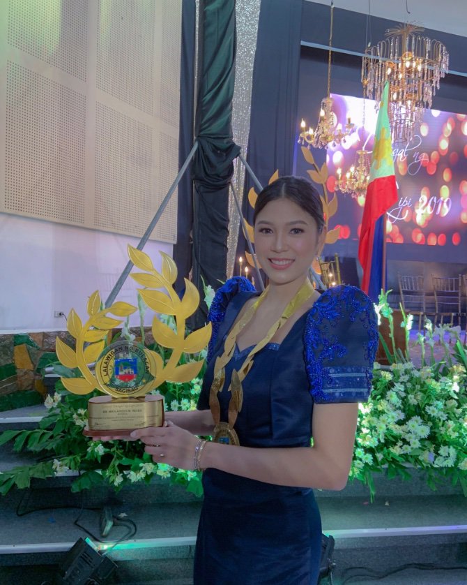 mikareyesss's tweet photo. I will always be a proud Bulakenya ✨
.
Thank you to Gawad Dangal ng Lipi ng Bulacan 2019 for the recognition of my humble contribution in sports. Being honored alongside a lot of Bulacan’s Pride is so overwhelming. Maraming maraming Salamat po! 🙏🏻 https://t.co/M2mwpnCz9K