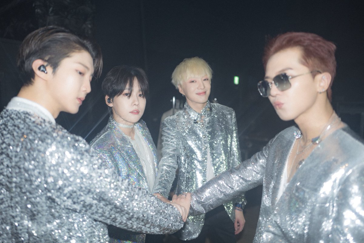 winnerphotos__'s tweet photo. Sparking beautiful stars ✨ #WINNER #위너 #MINO #JINU #YOON #HOONY https://t.co/EDSfZpPDHO
