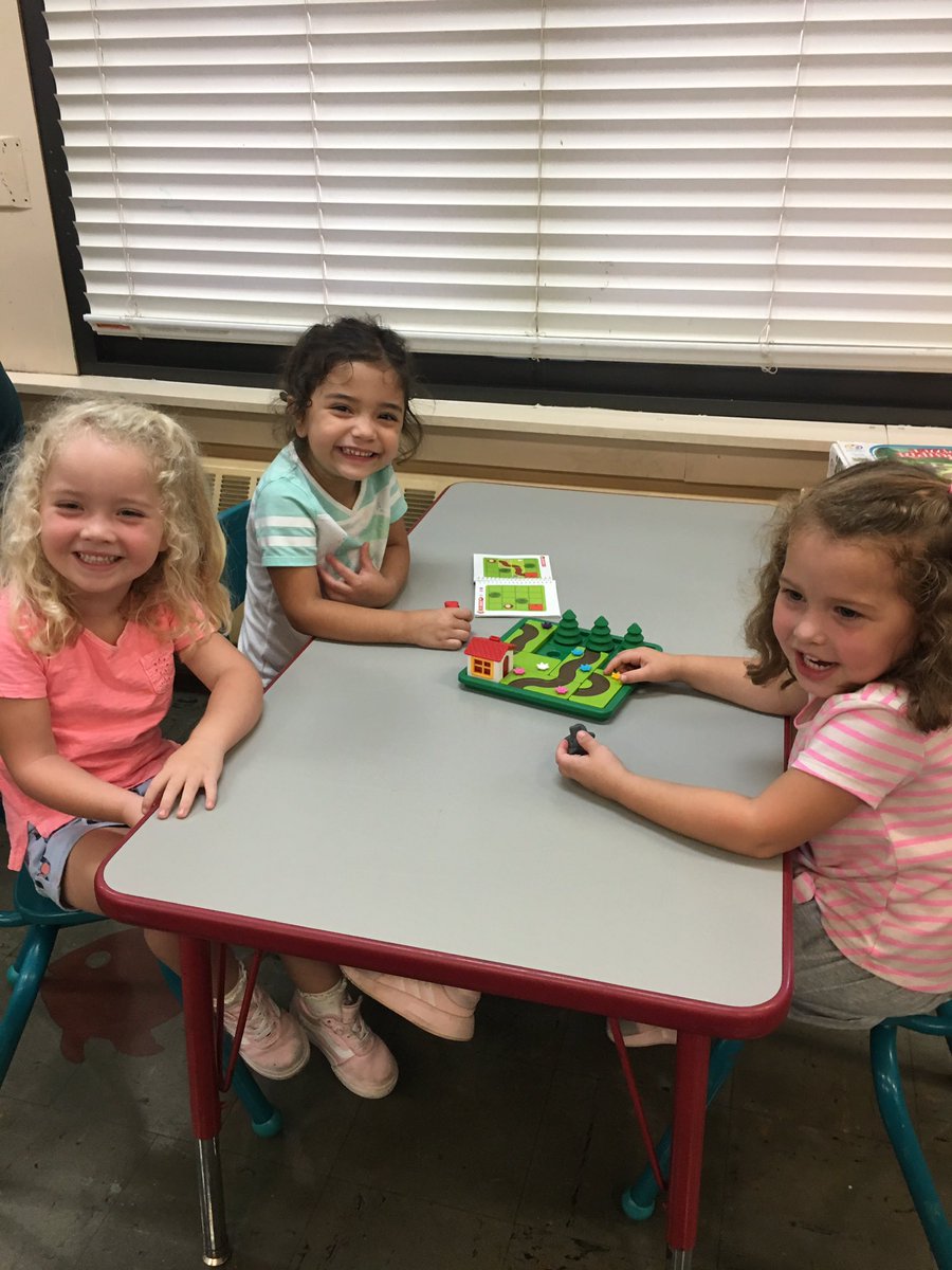 stedwardpk4's tweet image. Let’s help Little Red Riding Hood get to Grandmas!! #prekstem