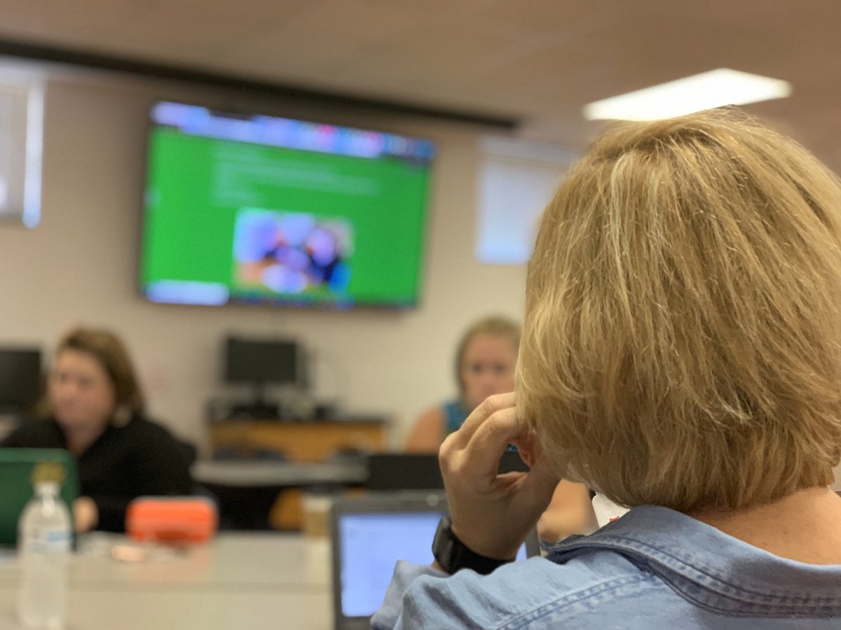 Devem's tweet photo. It's a beautiful day for coaching-focused learning with @BeaufortCoSchNC Instructional Techonlogy Leaders #ClassroomVR #AcclaimBadges @credly #iSafe @CommonSense and Social Media Safety. #bcsbragtag #pd2pl #embracingthedigitmindset https://t.co/uaPcqlN5M7
