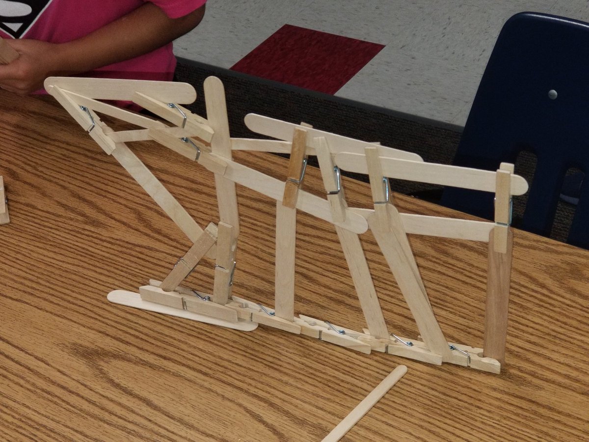 2ndKeene's tweet photo. Final moments and some interesting structures are being constructed. Love the thinking happening in here! #celebratestark #bestyearever #cfbmatterstome #futureengineersinthemaking https://t.co/7CPriEI7fw