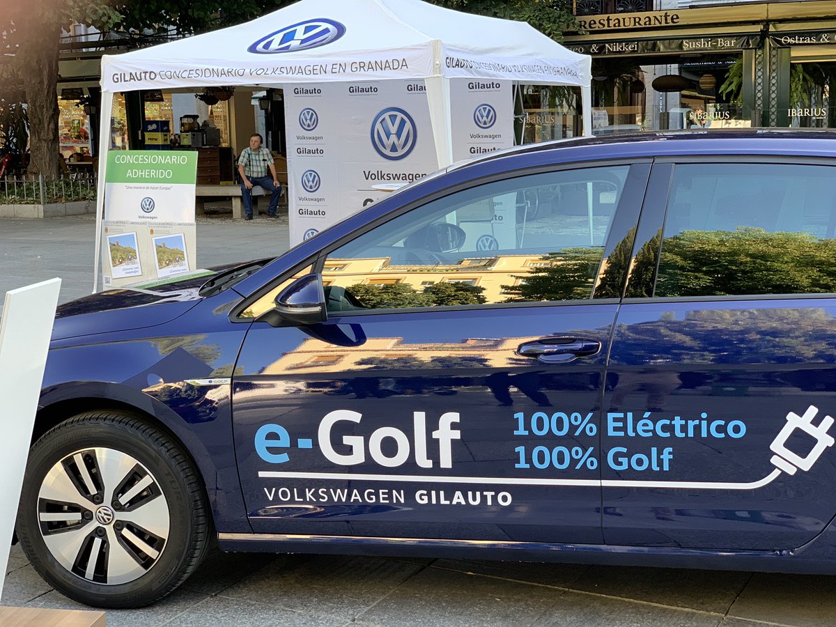 diegomez00's tweet photo. Semana europea de la movilidad, en Granada, colaborando con el ayuntamiento de Granada, y acercando a la gente la movilidad eléctrica, y contando todos los detalles #Volkswagen #vw #MovilidadSostenible #granada #gilauto #egolf #electricos2019 https://t.co/A0KANgPRET