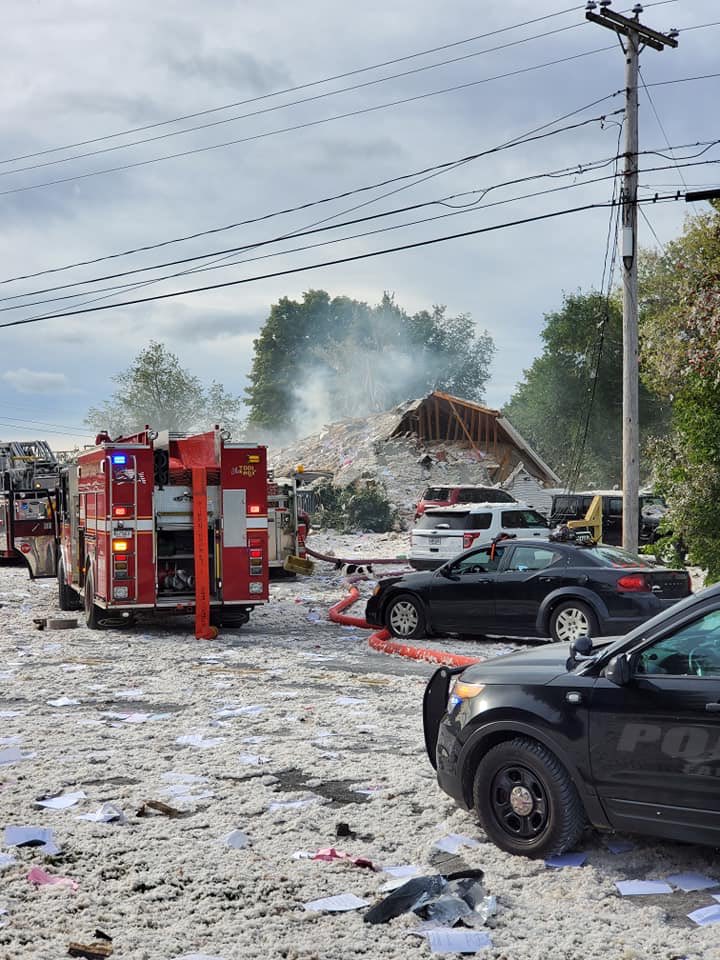 ncfirefighters's tweet image. Farmington,ME*Firefighter Killed*   
One firefighter fatality, 5 others  
injured in gas explosion at a   
house converted into a business.   
Firefighters entered the structure  
after receiving call of gas smell, 
and the building exploded.  
photos&amp;gt;Jacob Gage