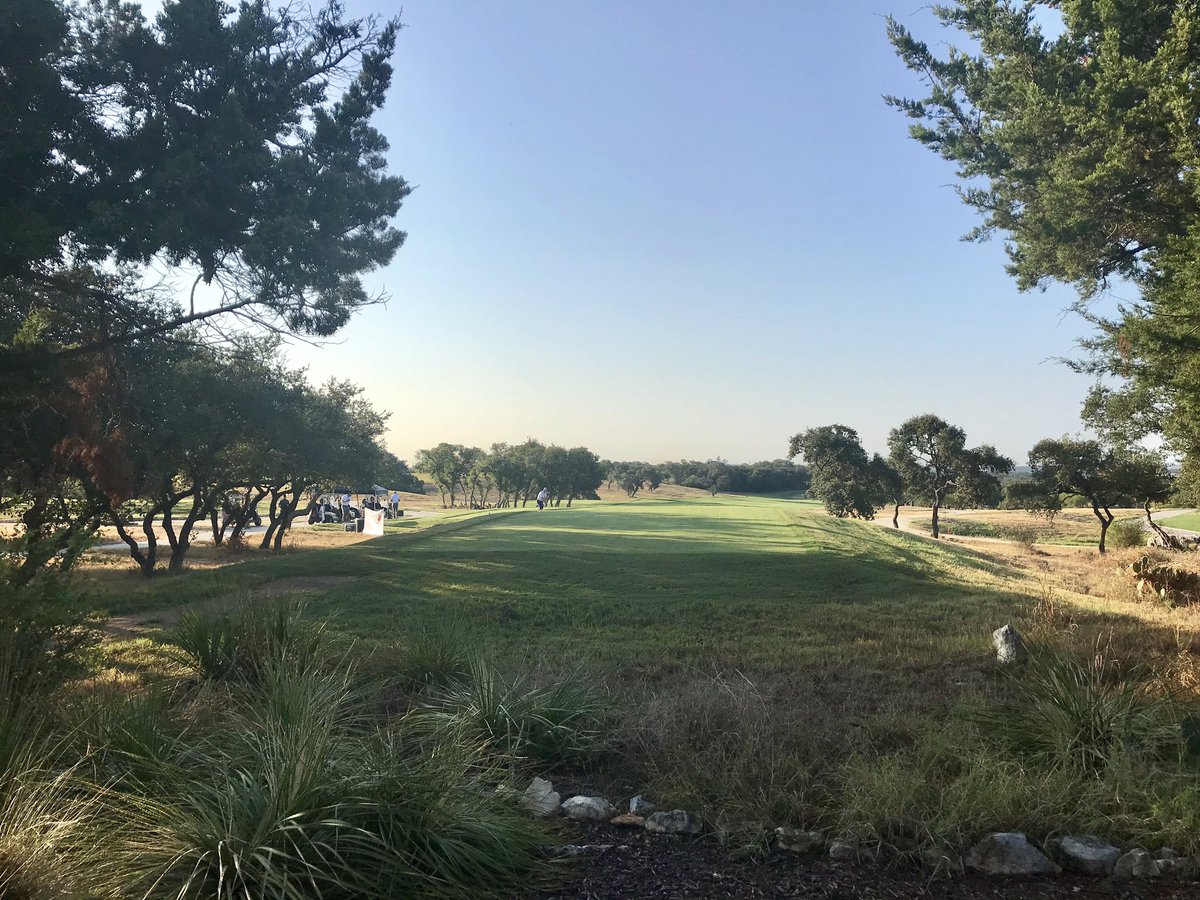 Two hours into round 1 of the Lone Star Invitational and Houston, Rice and ULM are tied atop the leaderboard at -1. 

📊 bit.ly/2m9Mqin