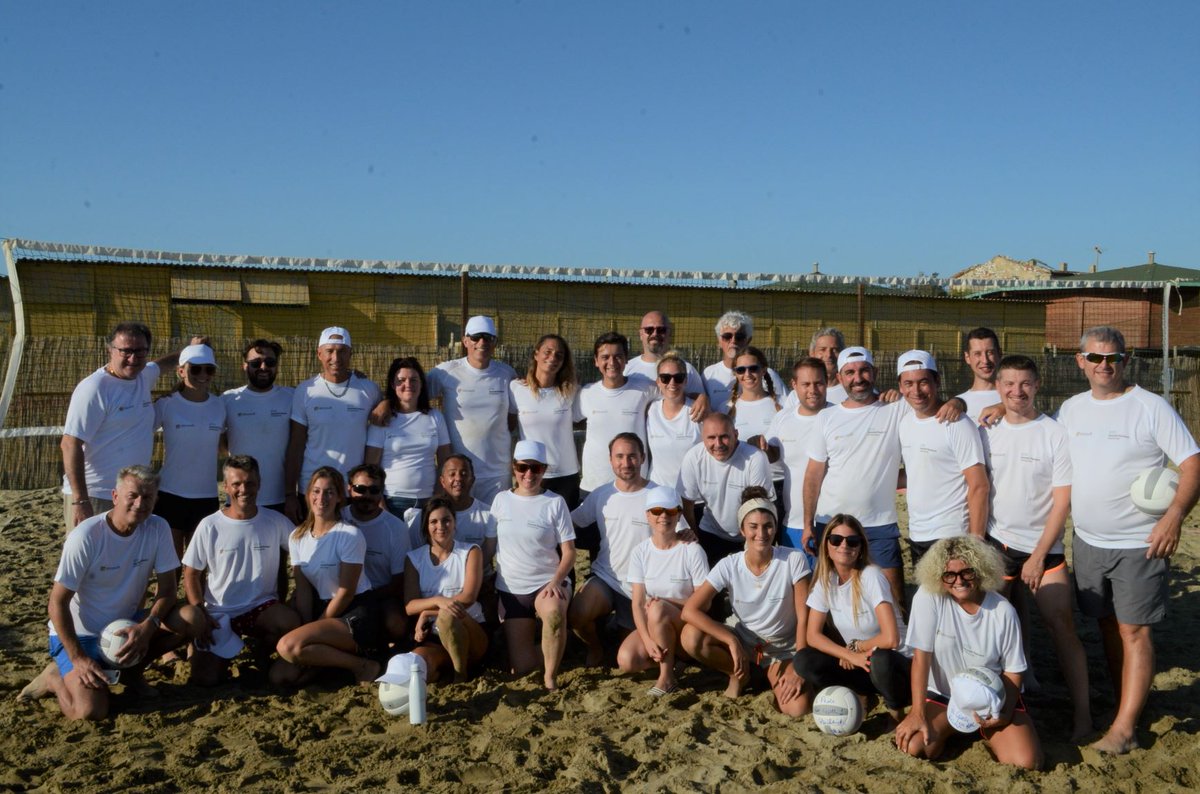 "Se la vita ti mette un muro davanti, tu gioca il MANI FUORI!" <a href="/maucaccia/">maurizia cacciatori</a> per il Business Meeting HPE &amp; Microsoft 2019. 
#WeAreHPE #teambuiling #distributors