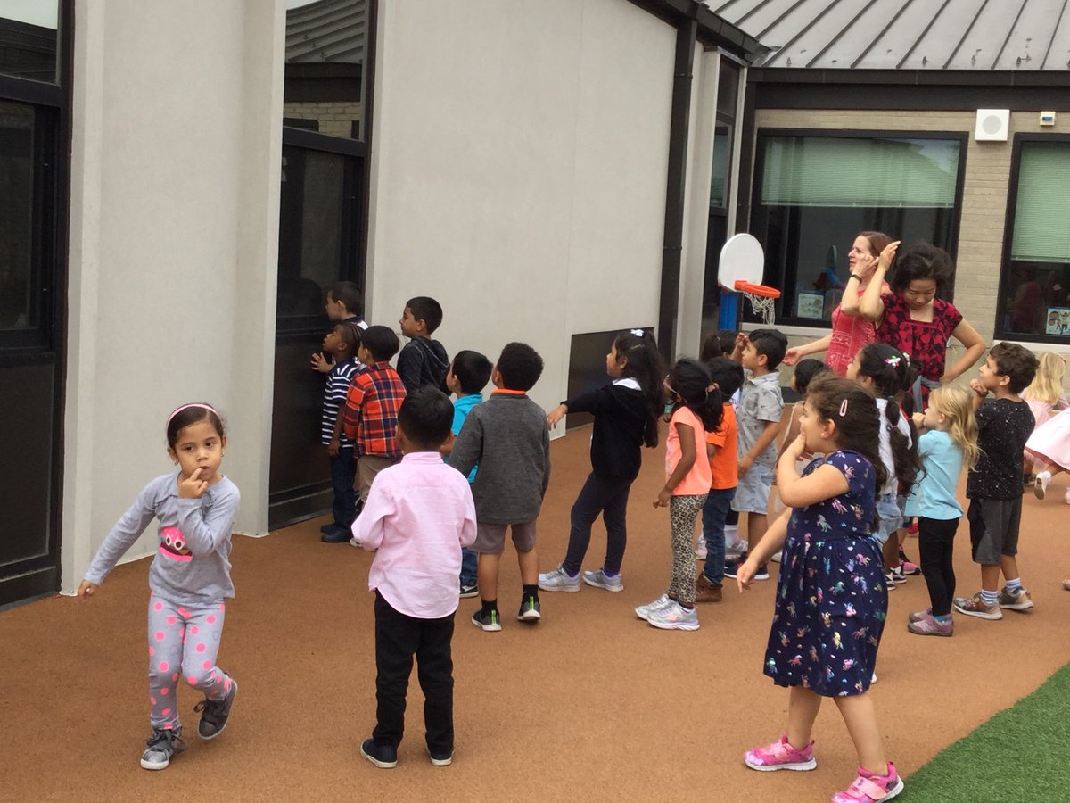 deanne_ELC's tweet photo. AM class got an amazing opportunity on the playground this morning! We got to see a praying mantis! The kids were so excited! #PlaylikeaChampion, #WeAre54, #SuperSprouts https://t.co/nIrTIQPU6D