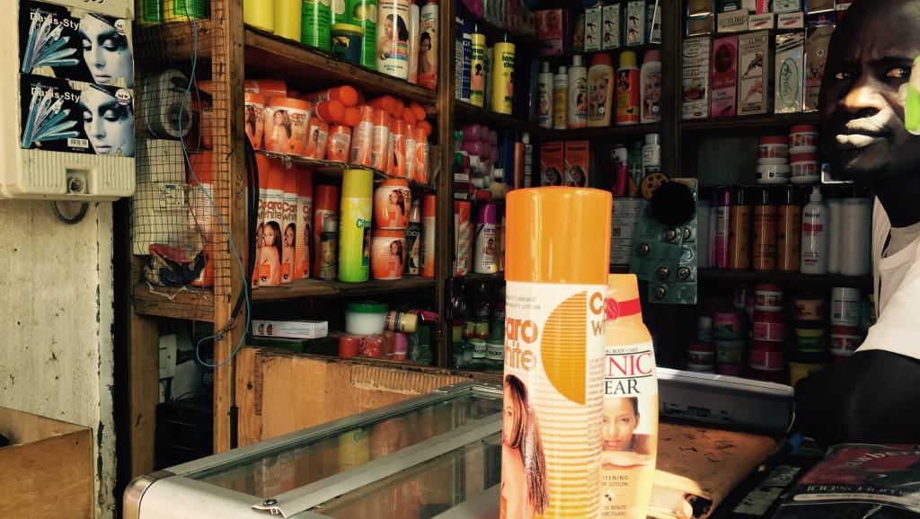 prioritesante's tweet image. Tout à l&apos;heure à 9h10 TU dans @prioritesante sur @RFI nous allons parler de l&apos;éclaircissement de la peau ! La #dépigmentation est à la mode dans certains pays. Mais quels sont les risques de cette pratique ?