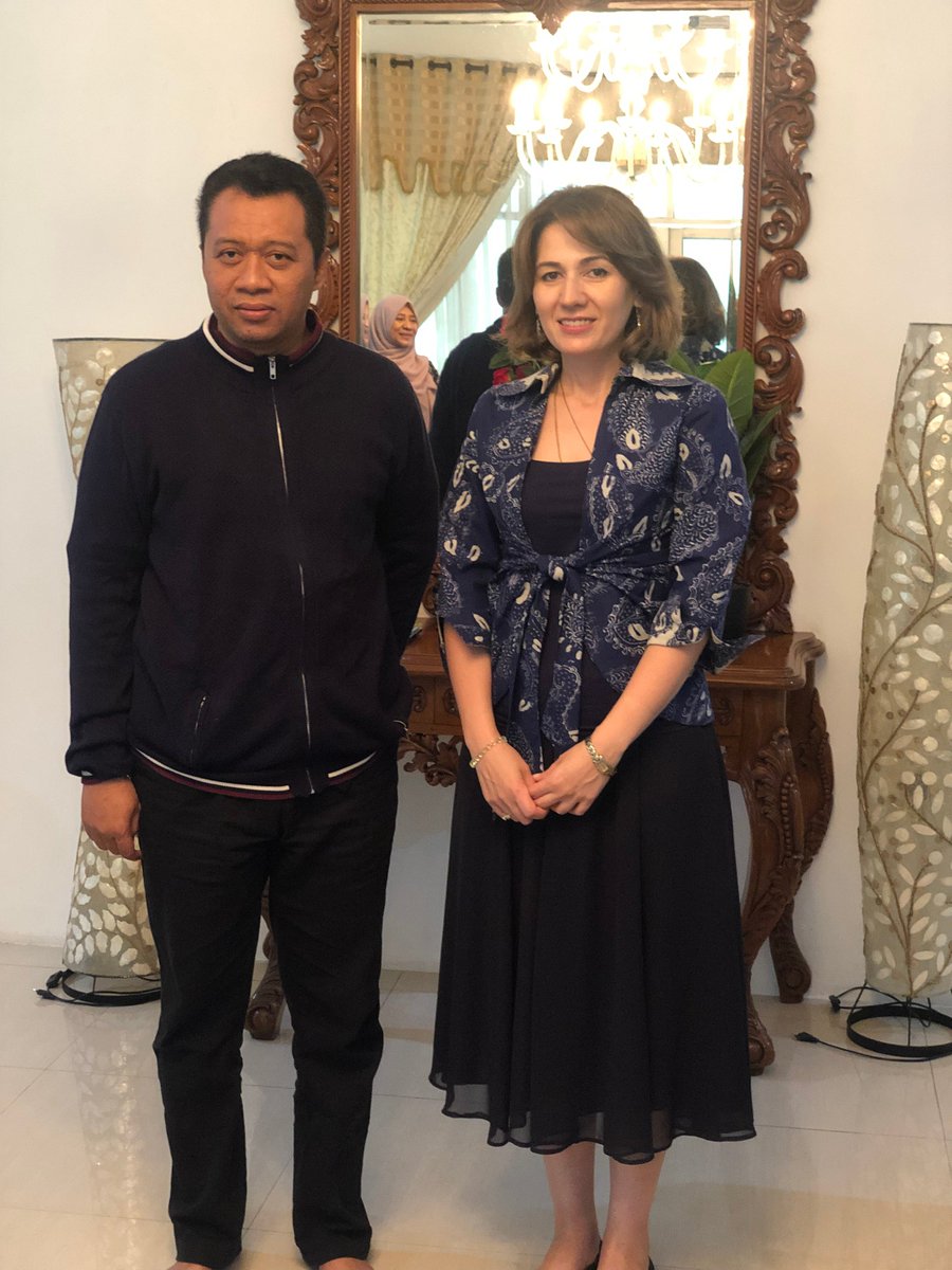Together with @UNDPIndonesia team I had a privilege 2 meet the Governor of #NTB & discuss initiatives by @UNDPIndonesia @KfWpress & @baznasindonesia in #Lombok 4 reconstruction, his ambitious vision 4 attaining #SDGs & possibilities 4 leveraging #InnovativeFinancing 4 #SDGs