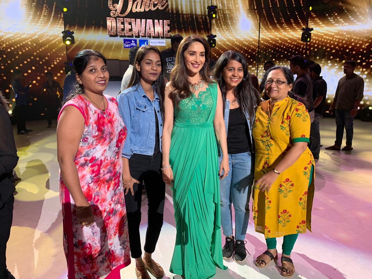 MadhuriEmpress's tweet photo. The Final #FanMeet of the season ! We thank Team @MadhuriDixit for making this possible every single time. Words are not enough to express what it means to make these dreams come true! 🥰😊 #madhuridixit https://t.co/zdk86lbEva