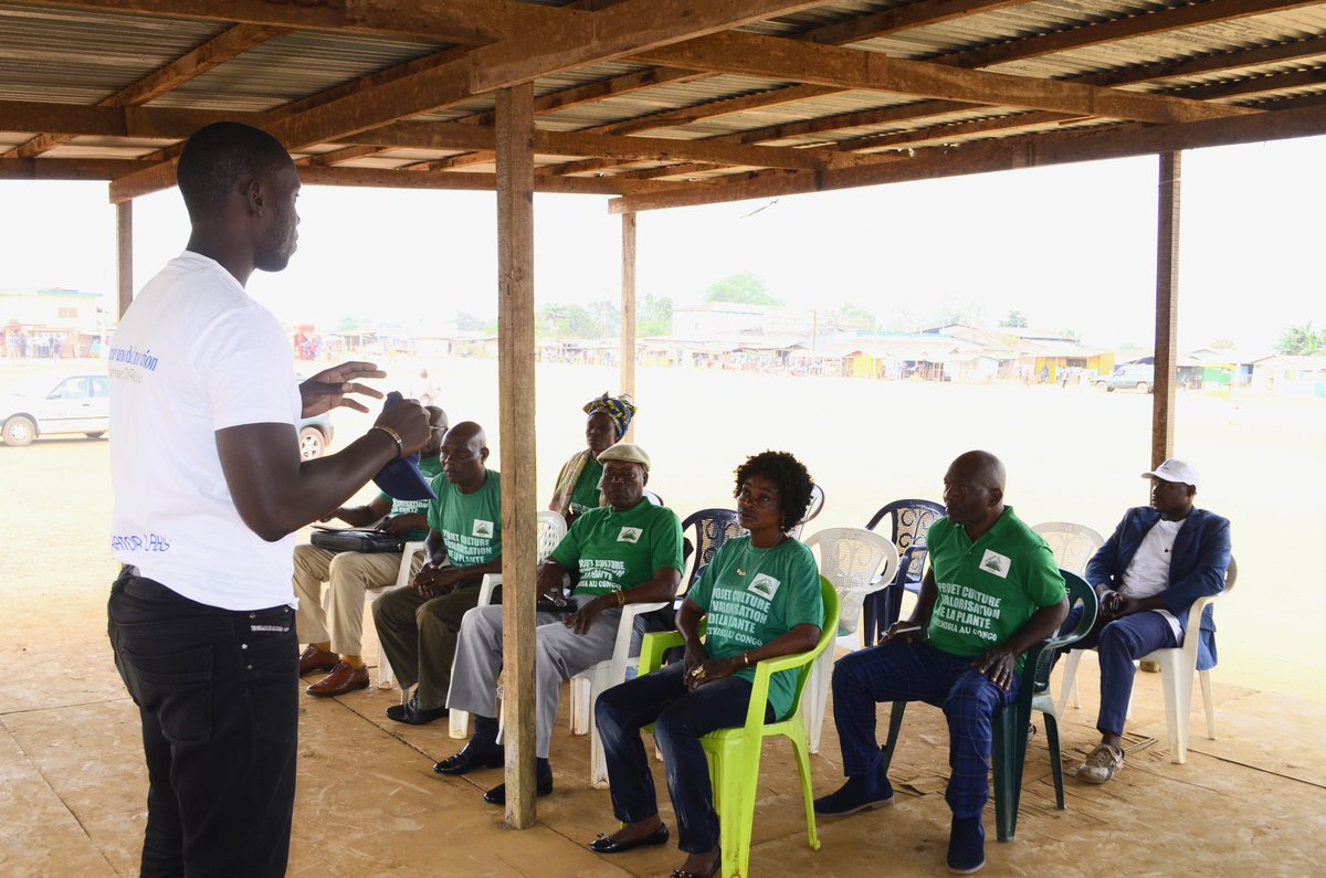 fongwama's tweet photo. Présentation de la caravane de l'innovation et interviews des innovateurs sur l'esplanade de la mairie de #Sibiti

#ChezMoiAuCongo #PNUDCongo #acceleratorlab #Congolab https://t.co/ZtCCczblEa