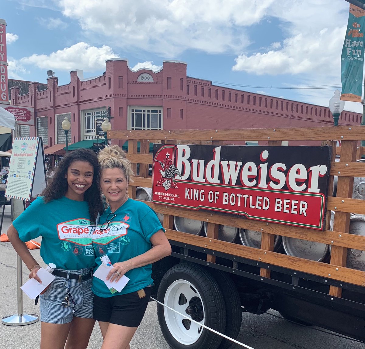 BossDfw's tweet photo. The BOSS Office + Coworking team had a great time at Grapevine Grapefest! Check out a few pics of the fun just steps from our location in Historic Downtown Grapevine.

#grapevinetx
#boss
#bossdfw
#bossoffice
#dfw
#mainstreetgrapevine
#eventspace
#conferencerooms https://t.co/UtzuR7IbOM