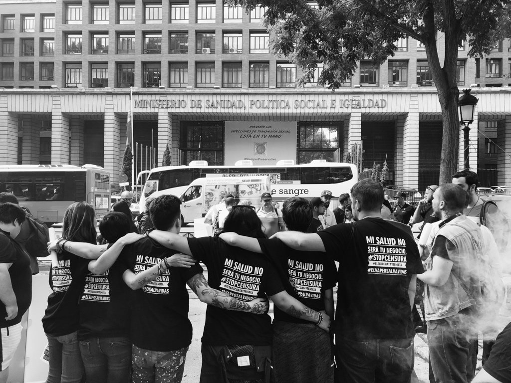 mtvapers_shop's tweet photo. Medios de comunicación, mentirosos y manipuladores esto es para vosotros @EspejoPublico  @sextaNoticias @antena3com  #ElVapeoNoEsTabaco #ELVAPEONOMATA https://t.co/iaiHke49Sv