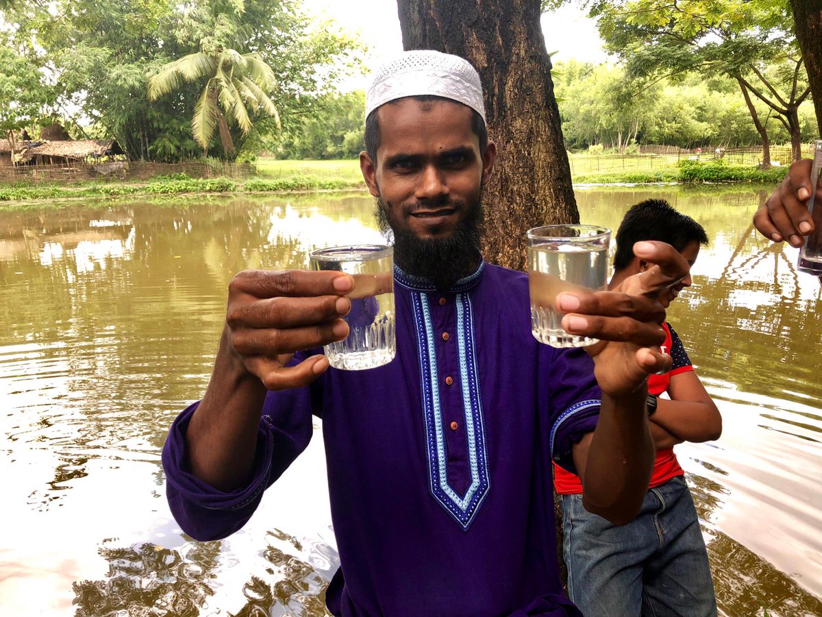 Villagepump announced the installation of its first solar powered drinking water pump in two villages in Bangladesh. The units provide more than 500 liter safe drinking water per hour. Read more dutchwatersector.com/news/first-sol… #solarenergy #waterpurification <a href="/Villagepump700/">Joost de Waard</a> <a href="/HarryVerweij/">Harry Verweij NLAmbJordan</a>