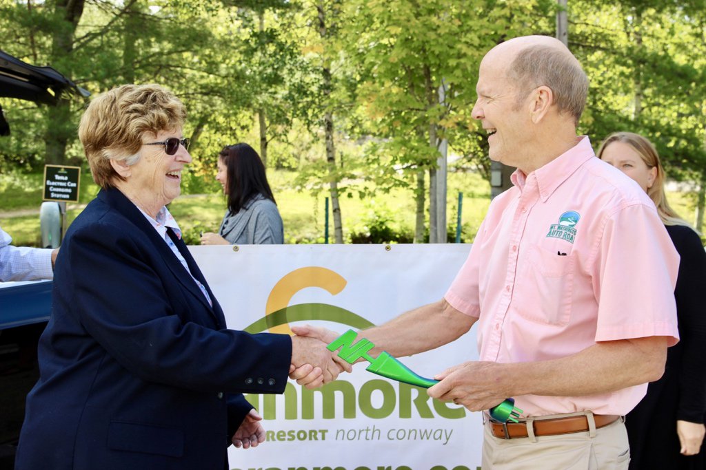 EversourceNH's tweet photo. State Rep. Edith Tucker has passed the baton to Howie Wemyss with @theautoroad for the second leg of the @driveelectricnh #EV Relay! Next stop ➡️ @thecmannh Plymouth! #drivegreen #NDEW2019 https://t.co/yFrBncbJUy https://t.co/96PmH1nMGq