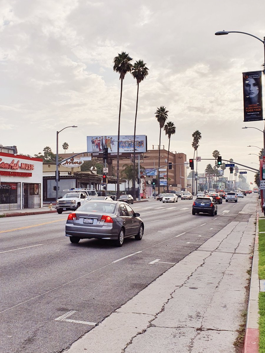 Rob2563's tweet photo. Good morning LA.
Slightly hazy, cool breeze and warming up to a 28c with a chance of a shower!
#WorkDay #Meetings #BreakfastMeetings #RobstarInUS https://t.co/HaX0O2jaE6