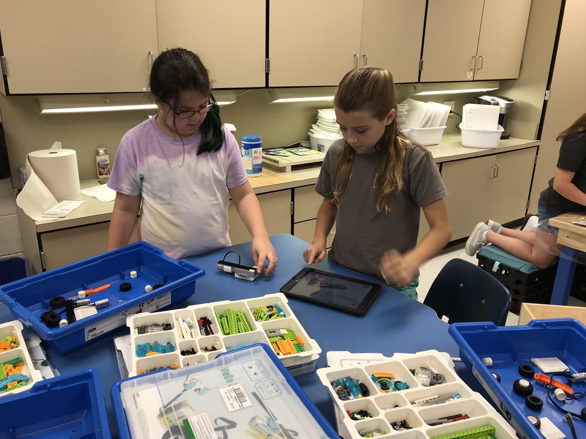 fbheather1's tweet photo. MVES MakerSpace opens today! Fourth (Ms. Hogarth) and fifth grade students collaborate to build Keva bridges, make LEGO robots that move, and start engineering journals! #engageYCSD @kecagle https://t.co/HiJYnFuPvs