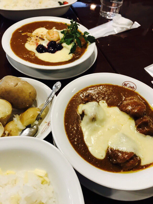 どうせ摂るなら美味しいものでカロリーを On Twitter 言わずと知れた名店 ほんと美味しい そしてイモ いつもお腹いっぱいです なのに焼きリンゴまで食べる 欧風カレー ボンディ 神保町本店 神保町 欧風カレー 神保町はカレーのまち じゃがバターかカレーに