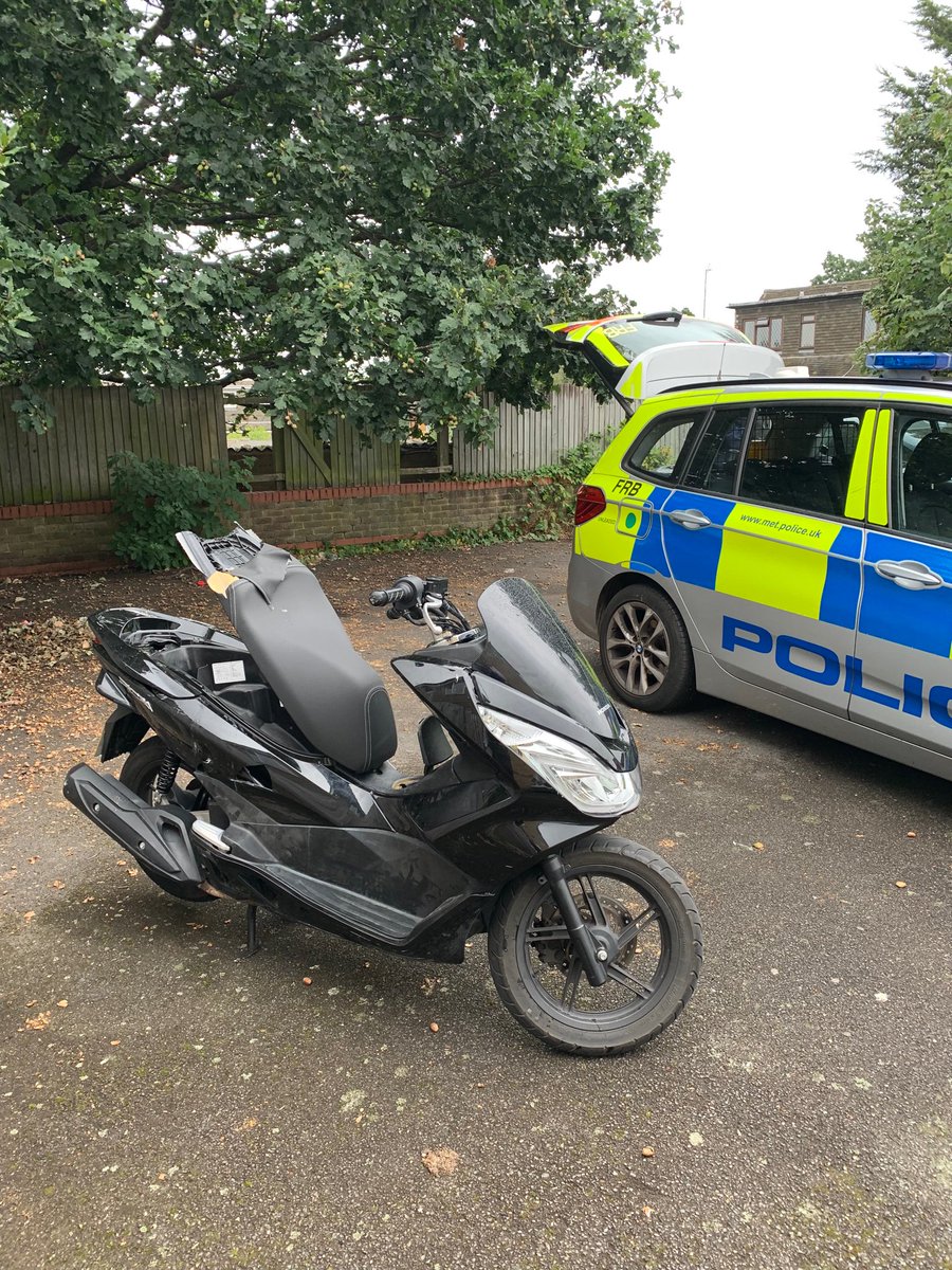MPSSouthgate's tweet photo. Another stolen bike removed from the streets. CAD4866/16SEP19 refers. 
Note the number plate.... thank you and we did. 
#keepingsouthgatesafe
#PC2476NA #PC3245 #PCSO7410 https://t.co/TvnPZgnmVb