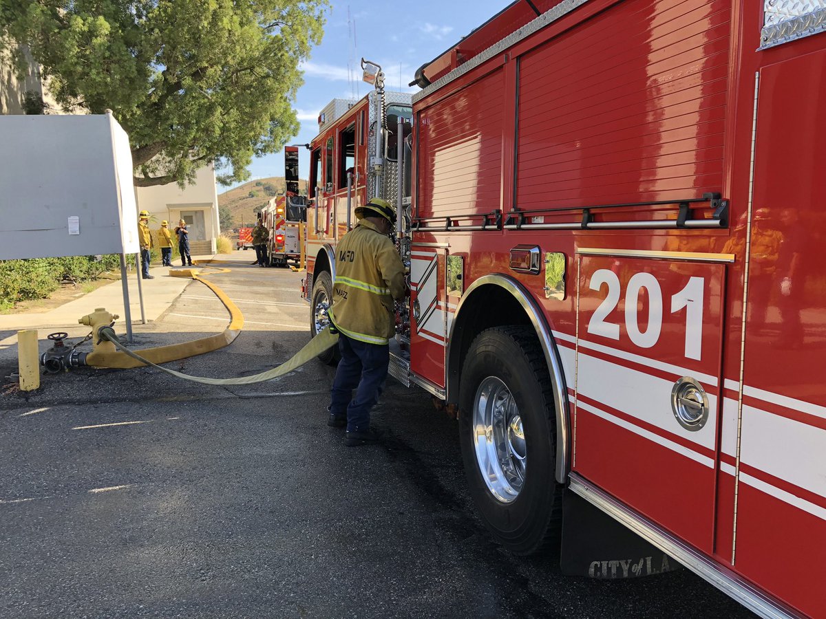LAFDcentral's tweet photo. #Taskforce1 training on ‘basic ops’ and two piece engine Operations this weekend. “Train as if your life depends on it, because it does!”📸CI Lievense 
@LAFDtalk @LAFDAlPoirier 
#LAFDcentral #Battalion2 #Firestation1 #training #Enginecompany #Pump #watercoming #lincolnheights https://t.co/Bl2whlqtcX