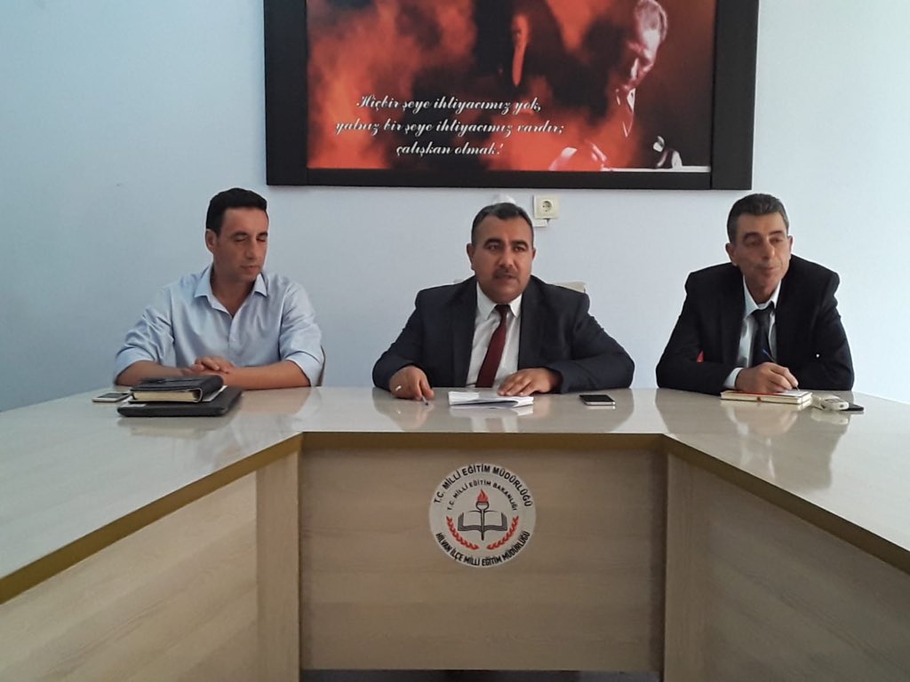 HilvanIlceMEM's tweet photo. Kaymakamımız Sayın @fduman27 başkanlığında Hilvan Bilgi Evi nin yeni eğitim-öğretim yılı planlamasının gerçekleştirilmesine yönelik toplantısını müdürlüğümüz toplantı salonunda gerçekleştirdik. 
#herşeyhilvaniçin #hilvaneğitimiiçinhepbirlikte #Eğitim2023🇹🇷 
@tcmeb @ziyaselcuk https://t.co/DQXWaYdWYt