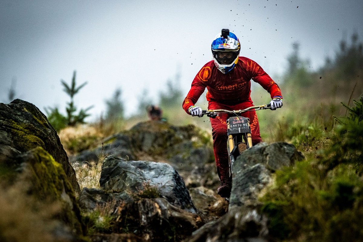 rockguardz's tweet photo. Some amazing images of @athertonracing from @redbullbike Hardline 2019 courtesy of @svenmartinphoto ...what an awesome event, pushing MTB forward! #MountainBiking #Wales #cyclinglife https://t.co/BHfWBL0sWt