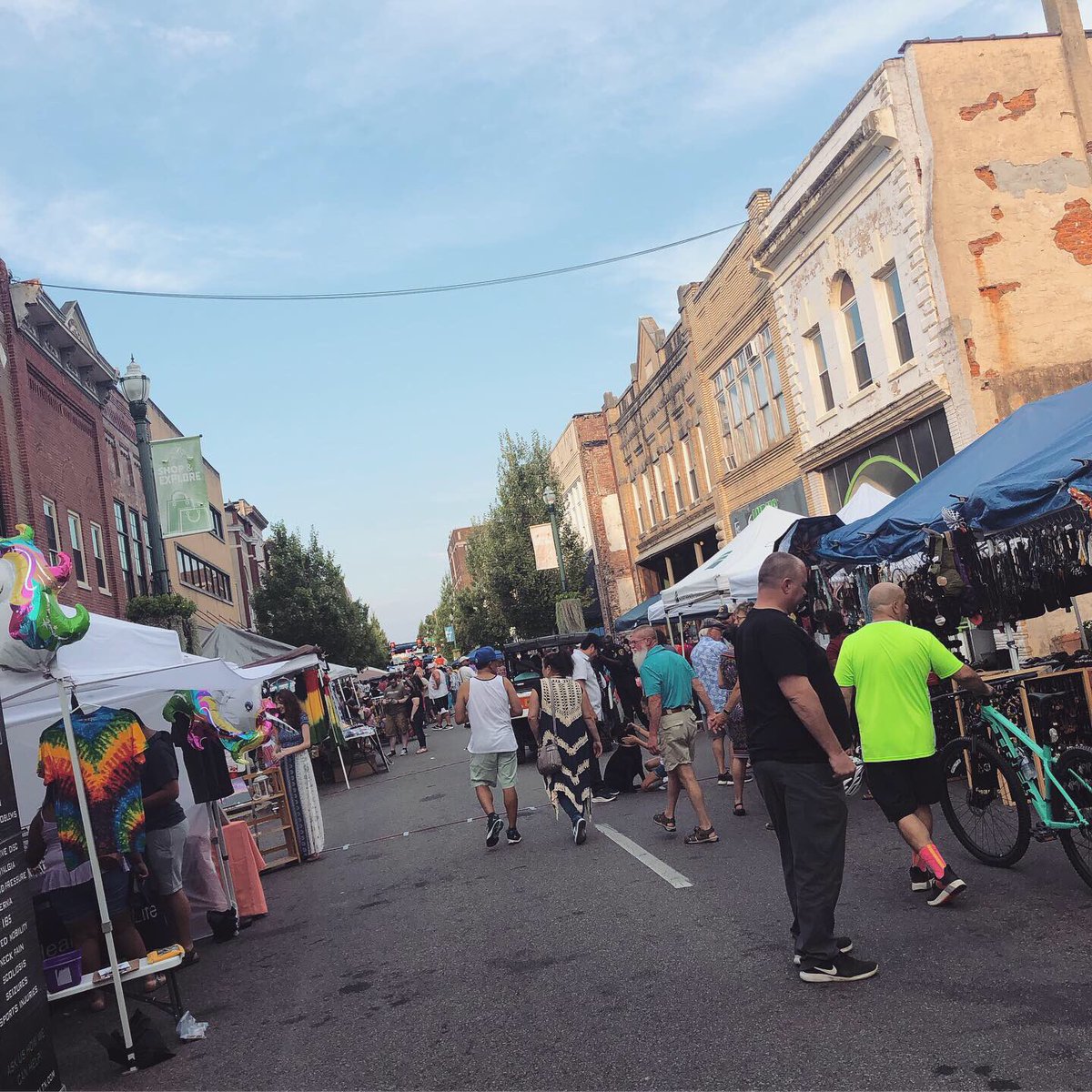 DowntownJCTN's tweet photo. The 22nd annual Umoja: Unity Festival was AWESOME, from the petting zoo, to balloon artists, to vendors, to the food, to the live music, and of course the infamous Zulu Connection Stilt Walkers, who gave an amazing performance!! https://t.co/BSJwye7eP9