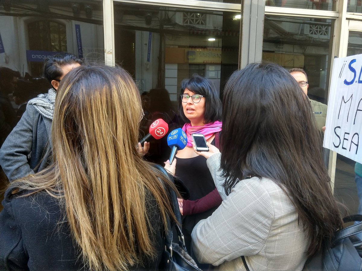 TaniaVCore's tweet image. La comunidad de #Puchuncavi está ahora presentando acciones legales para defender los acantilados de #Quirilluca, donde quieren instalar más de 14mil departamentos de veraneo.