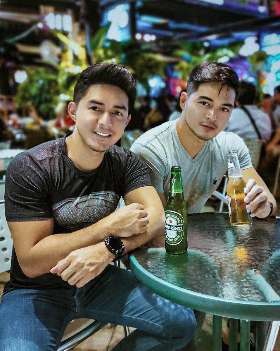 brianphilipg's tweet photo. Ganbei!🍻 @jaycee_domincel https://t.co/VNVbRtubLM