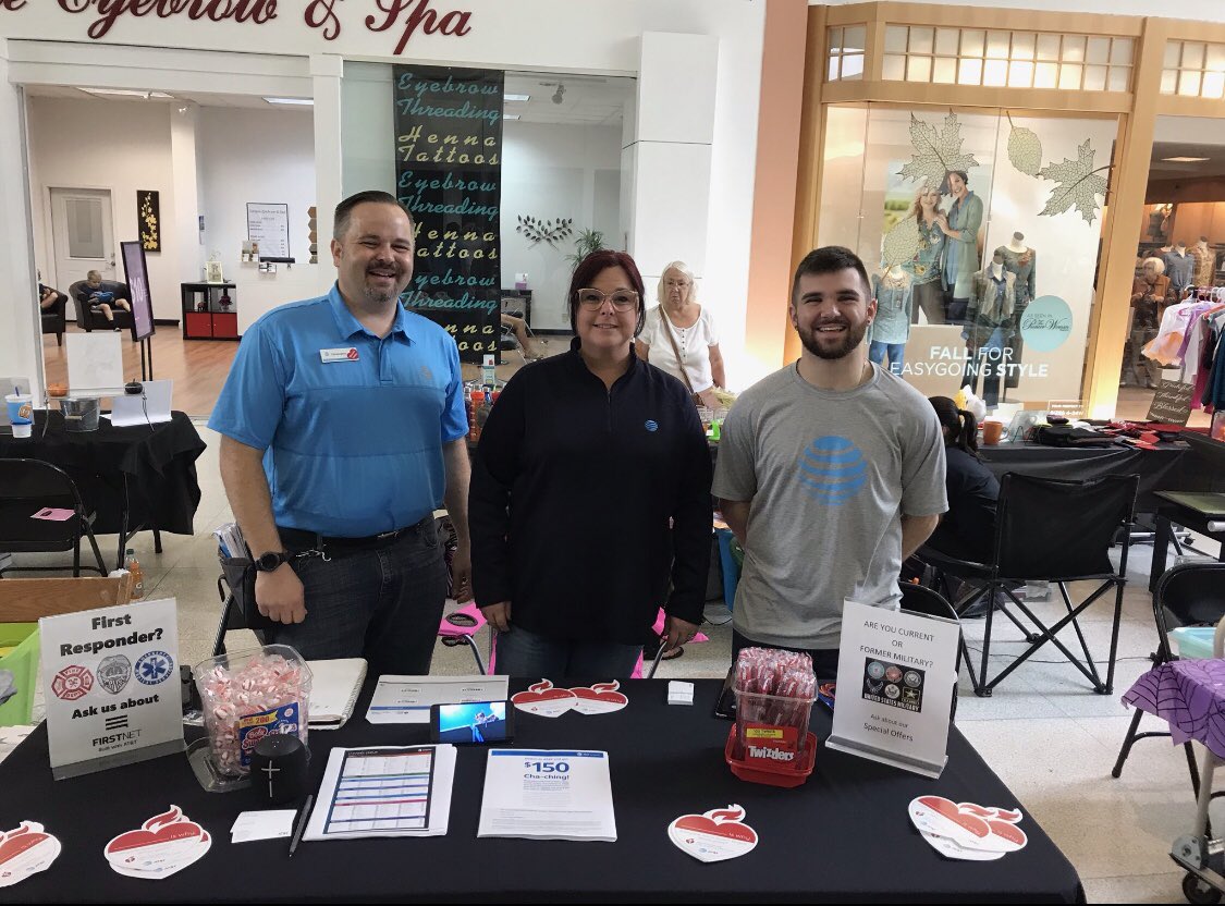 Adam from Hermitage partnering up with Meadville for a table event! All Paws Matter! Along with raising some awareness for the AHA! #winlocal #AmericanHeartAssociation #OHPAhasHeart