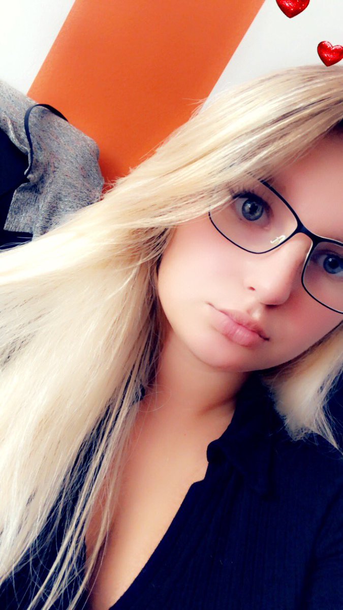 herrin_luci's tweet photo. So ihr Hurensöhne ihr könnt mal schön wieder abdrücken, war sehr lange Zeit abwesend da ich meine privaten Sklaven hatte. Hab jetzt wieder Lust auf mehr Geld also los ihr Schweine 💸 https://t.co/LgzgILhzTF