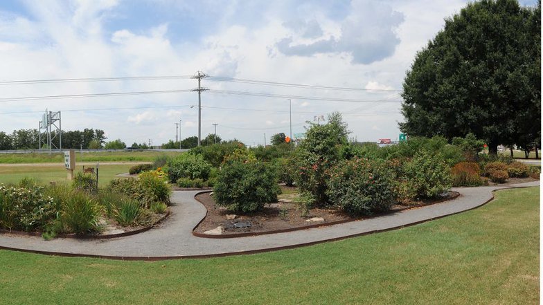 ArkFlowerGarden's tweet photo. Is your community in need of some beautification, but a little short on funds? The AFGS has donated nearly $100k to communities around the state since 2006 through Greening of Arkansas grants. Application deadline Oct. 31! https://t.co/UUX3vF5hwD #horticulture #Arkansas #grants https://t.co/hG9zunJroj