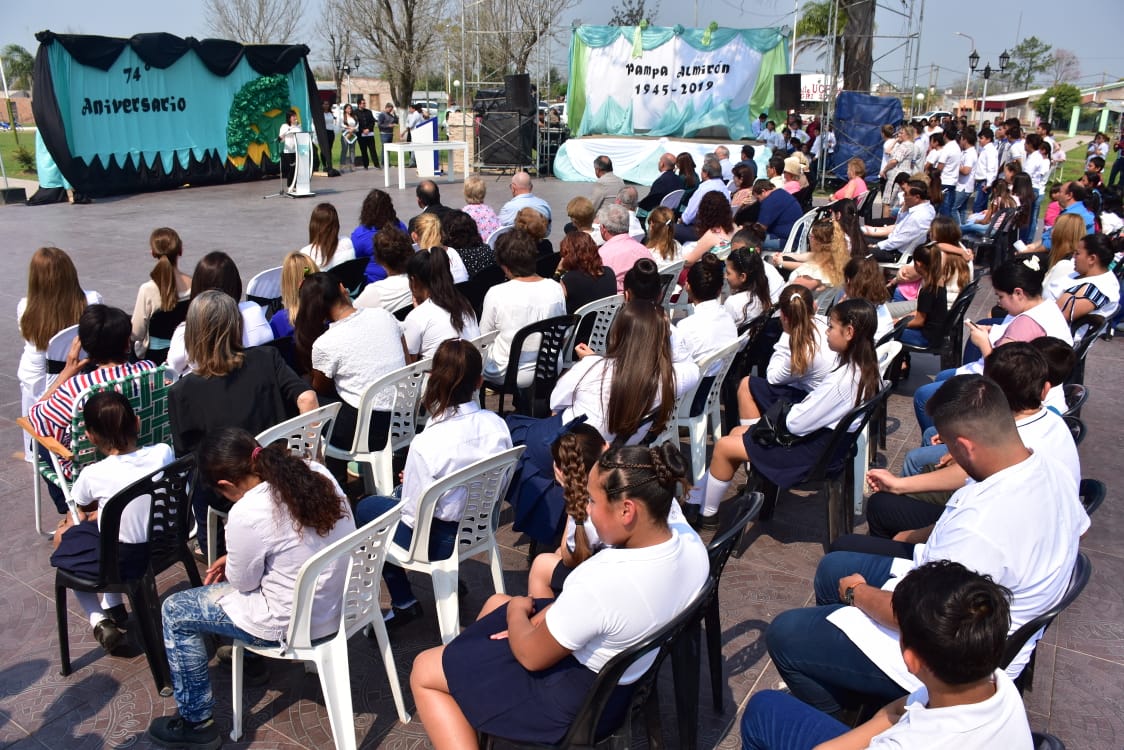 Trás los momentos difíciles que pasó la localidad, hemos podido reconstruirla. Hoy está de pie, con todos los servicios incorporados: registro civil, comisaria, centro de salud, edificio municipal, plaza, iluminación y complejo deportivo. Feliz aniversario #PampaAlmiron 🎂👏