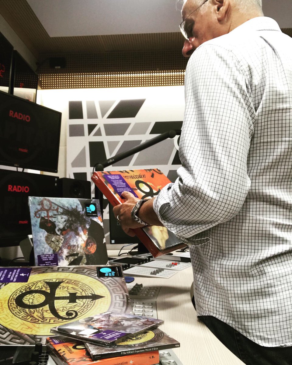 massimo_oldani's tweet photo. Regalare Prince è sempre una gioia.
Questa settimana: “Versace Experience”, “Emancipation” e “Chaos and Disorder”.
.
#Prince #RadioCapital #Vibe #VersaceExperience #Emancipation #ChaosAndDisorder #regalo #vinile #cd https://t.co/Xw4Xi4Pn21