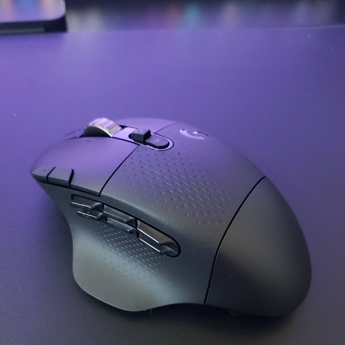 MudcatTV's tweet photo. The new @LogitechG G604 is straight 🔥. Similar weight and ergonomic handfeel to the G502, but with a little more customization added with 15 mappable buttons. Been loving it for Sea of Thieves.
Get it now: https://t.co/w2SOmuQnXI
#ProductProvidedByLogitechG #ad https://t.co/Zg8BjLcaVV