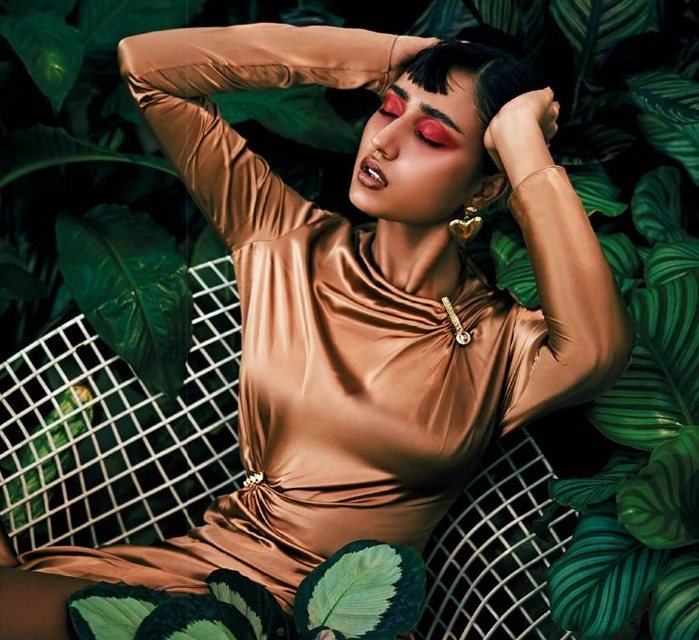 Versace's tweet photo. Crafted in delicate silk satin, this #VersacePreFall19 dress features light draping accentuated by pin-clip hardware. Featured in GLAM Malaysia. #VersaceEditorials
https://t.co/sPWzLpkBH7 https://t.co/54QUq2P9fk