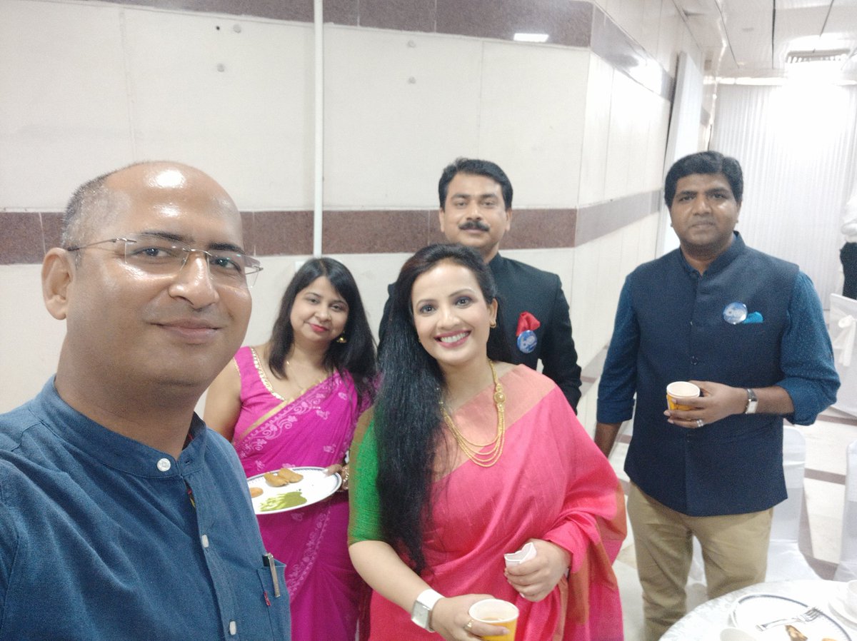 Nitendradd's tweet photo. दूरदर्शन के गौरवशाली इतिहास #60YearsOfDoordarshan के हम भी साक्षी।

@Munmun_Bhat @AalokTweet https://t.co/xQE8iANWHY