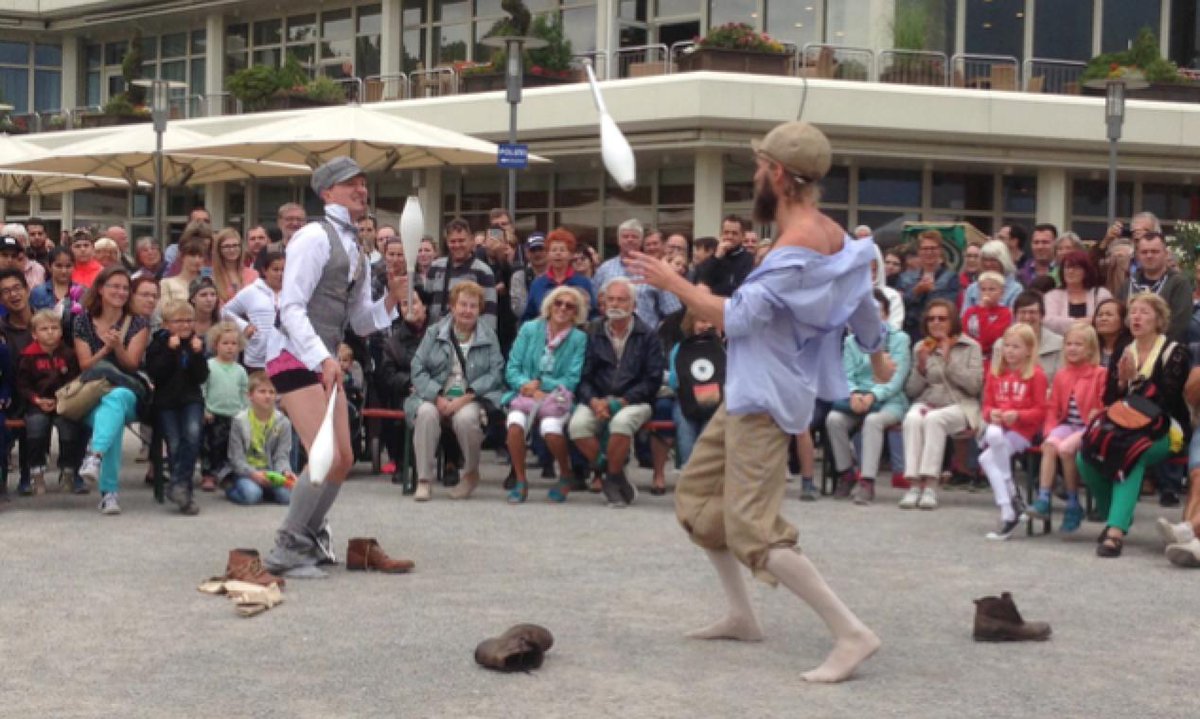 kunstenopstraat's tweet photo. Time flies when you're having fun; de laatste maand Kunsten op Straat voor dit jaar. Maar: last but not least: op 28 en 29 september kan je nog in 4 plaatsen genieten van het straattheater. Bekijk waar welke acts te zien zijn: https://t.co/LSrtV5B02d en kom ook! #kunstenopstraat https://t.co/NUuetSlpJs