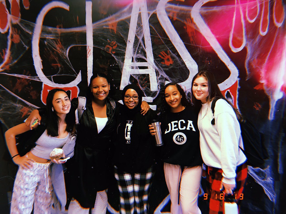 morning monday!! <a href="/hypesquadEHS/">EHS HYPESQUAD</a> #HOCOWEEK21