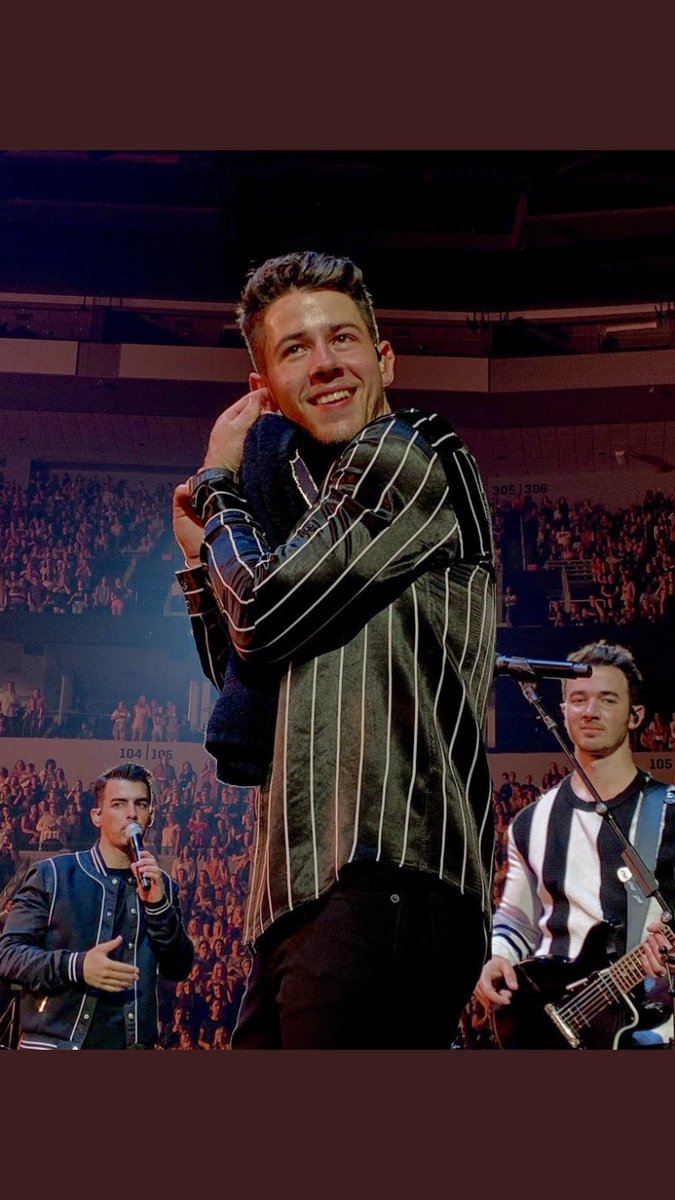 juliaadoyle's tweet photo. HAPPY 27TH BIRTHDAY @nickjonas ❤️❤️ I can’t believe you’re not that 16 year old curly headed boy I began loving summer of ‘09 anymore, I love you sm have a wonderful day! 💖 #NickJisOffTheChain #NickJonasBirthdayProject #NickJonasDay https://t.co/AzkACkHAkt