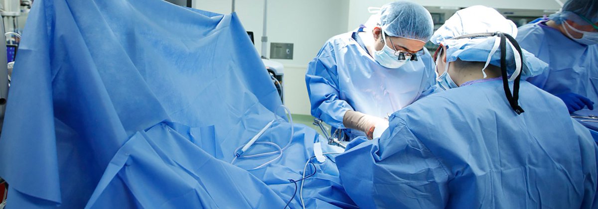 UofR's tweet photo. The @UR_Med Transplant team is the first in the Northeast to perform robotic-assisted transplant surgeries for kidney recipients. #URpride | https://t.co/WBYBvQLyNN https://t.co/iE7h31Kgh2