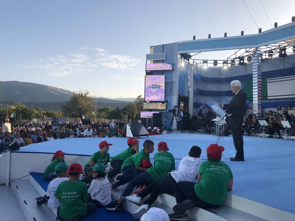 #Mattarella: La nostra società ha bisogno di ascolto, di dialogo, di rispetto degli altri, di maggiore fiducia. E la fiducia comincia dalla scuola