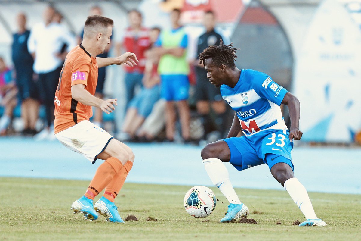 Premier match de la saison avec mes nouvelles couleurs ⚪️🔵<a href="/nkosijek/">NK Osijek</a> just to say thank you so much ☺️ 🙏🏽for my first Game the best of me at your service✌🏽👌🏽
